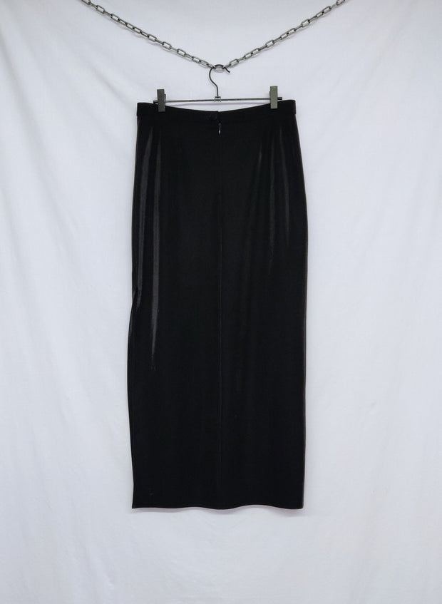 Shiny black skirt